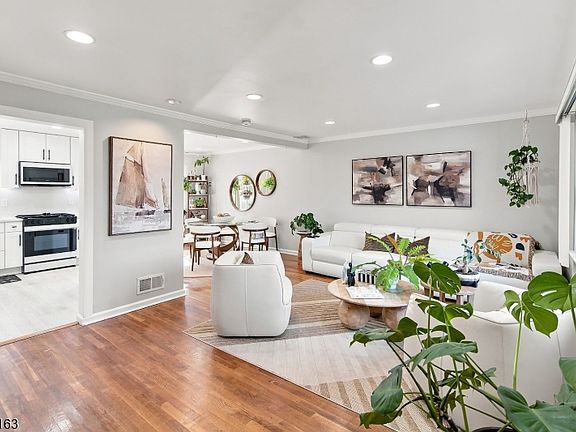 5th image of 2020 N Stiles St