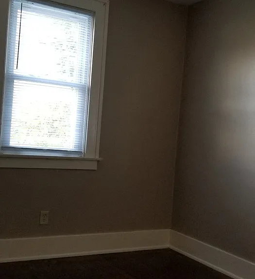 1722 Sinclair St — Photo 10