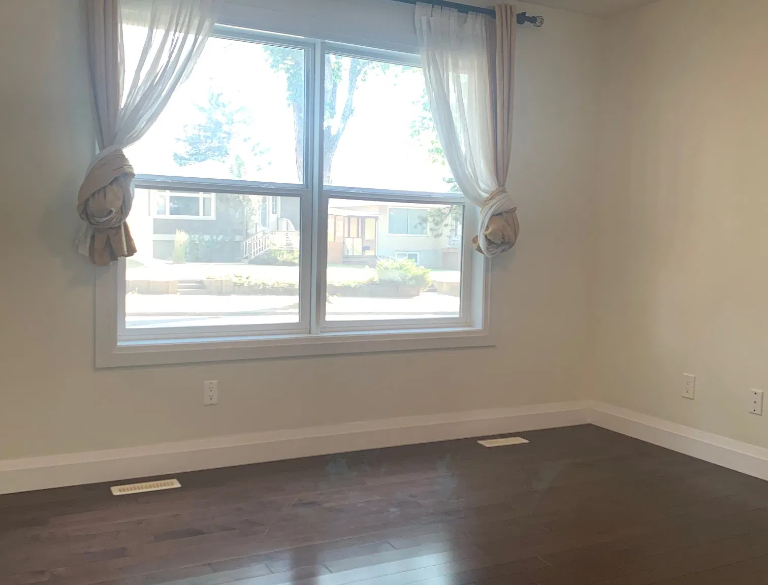 Upper Floors - 10636 66 Ave Nw, Edmonton - Spacious 4-Bedroom, 3-Bath Upper Duplex With Double De... — Photo 2