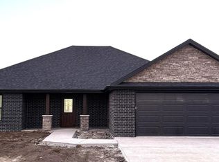 275 Rosewood Ct, Holts Summit, MO 65043