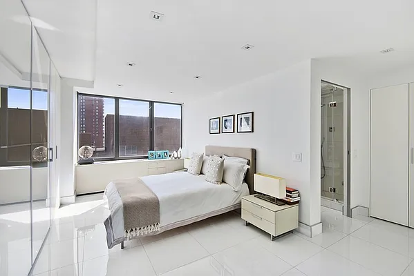 Sold by Sloane Square | media 13