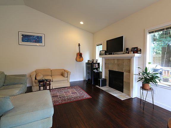 3rd image of 2220 Bush Ave NW