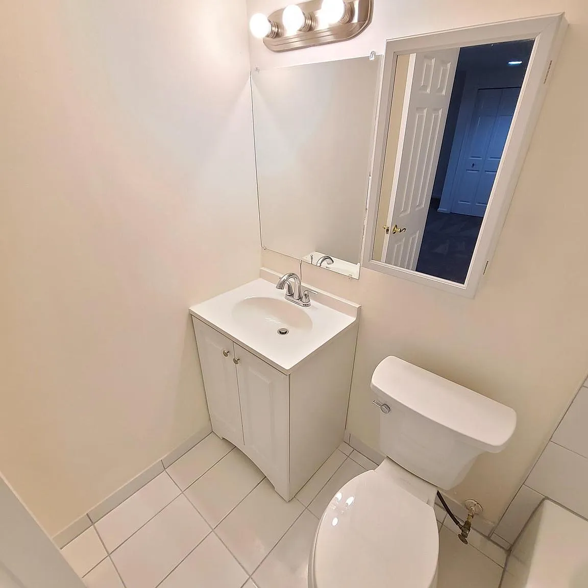 3 bed, 3.5 bath, 1960 sqft, $2,600 — Photo 4