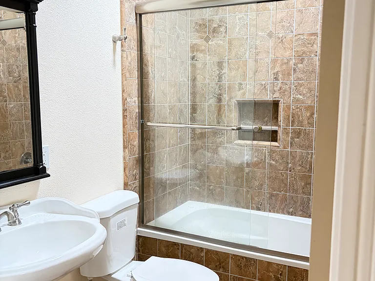 6815 Hampton Dr — Photo 23