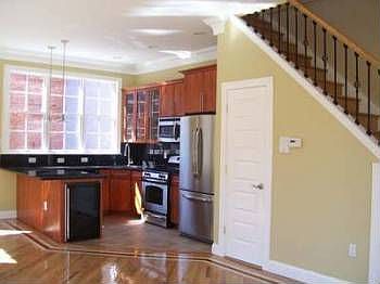5th image of 107 Coles St