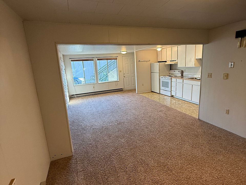 2nd image of 605 S Sequim Ave APT 1