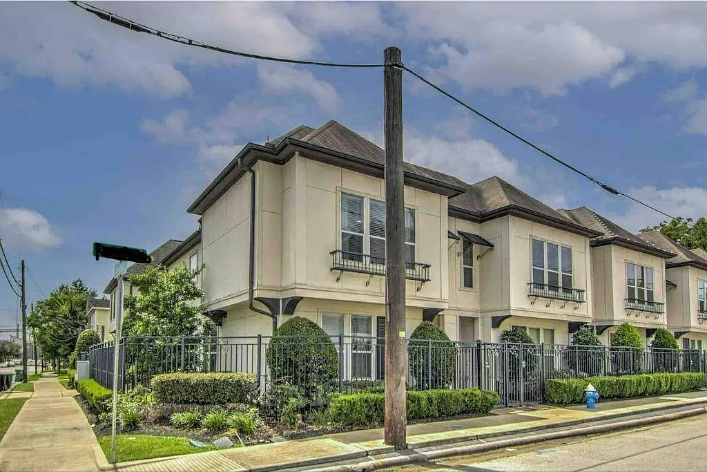 3 bed, 1556 sqft, $2,800 — Photo 2