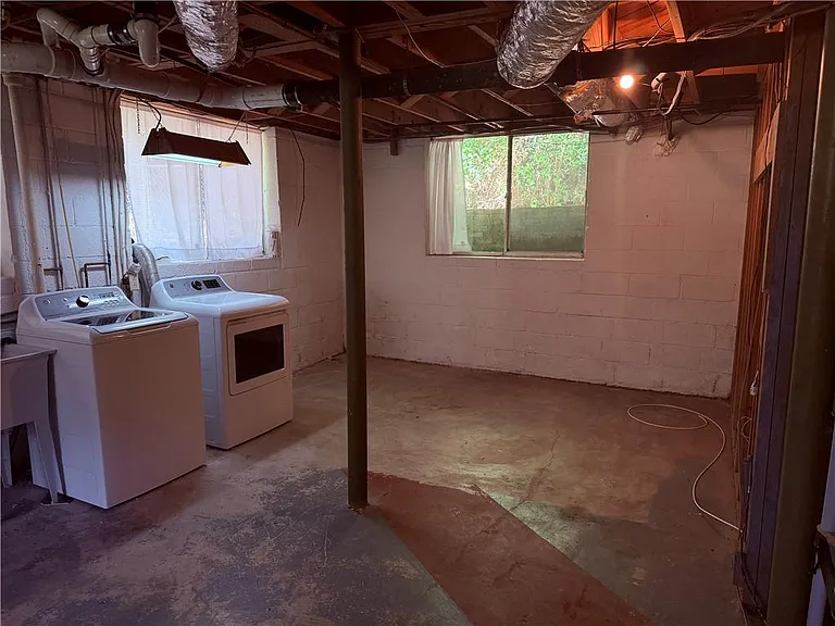 6651 Castleton Dr — Photo 36