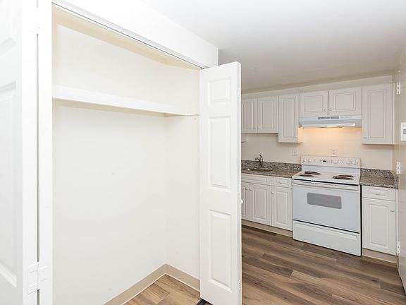 5th image of 1199 Whitney Ave APT 123