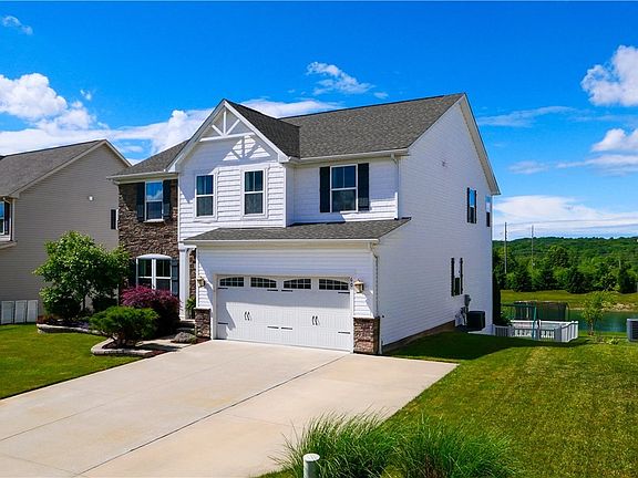 4th image of 60 Samantha Dr