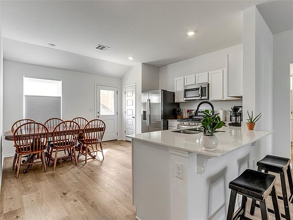3rd image of 3856 Ada Ave