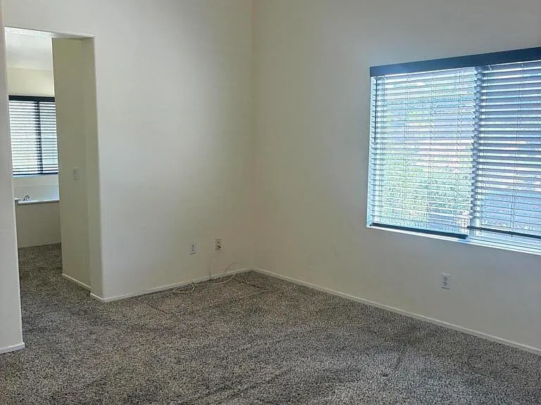 28360 Maitland Ln — Photo 11