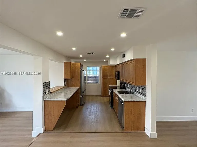 7150 SW 10th St — Photo 3