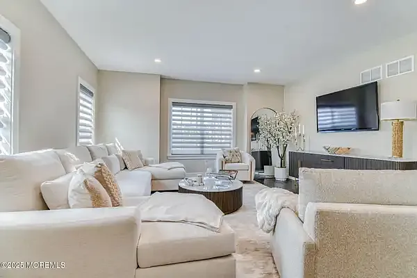 1529 Paxton Ln — Photo 11