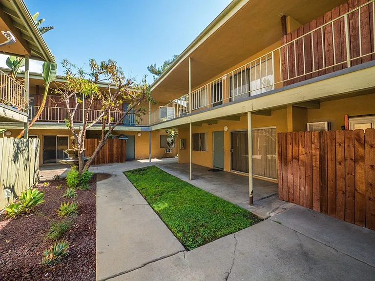 20353 Saticoy St — Photo 45