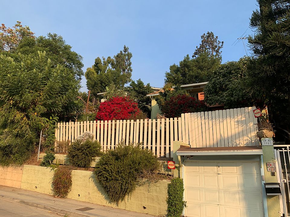2nd image of 3907 Fernwood Ave