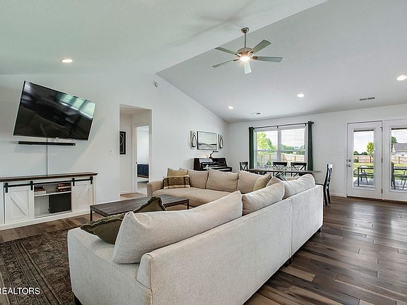 5th image of 3303 Katlyn Grace Ln