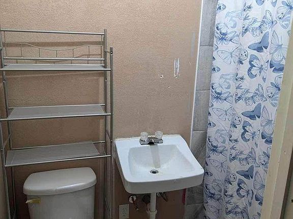 5th image of 303 Cameron St #B