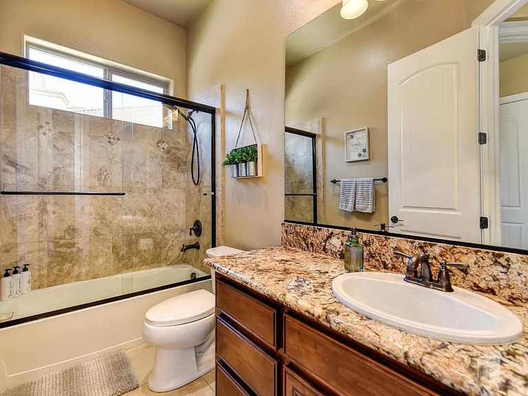1410 W Colonial Pkwy — Photo 19