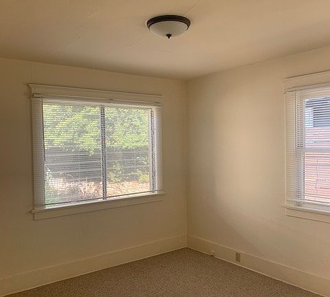 4th image of 3943 1/2 Centre St