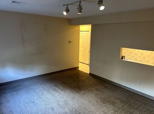 142 Van Zandt Ave APT 302, Newport, RI 02840