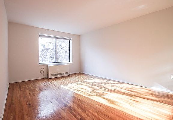 5th image of 207 E 30th St APT 2C