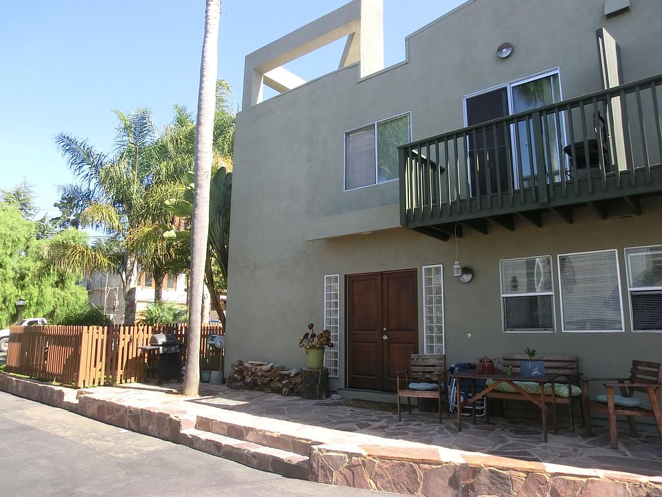 Front patio, balcony, yard