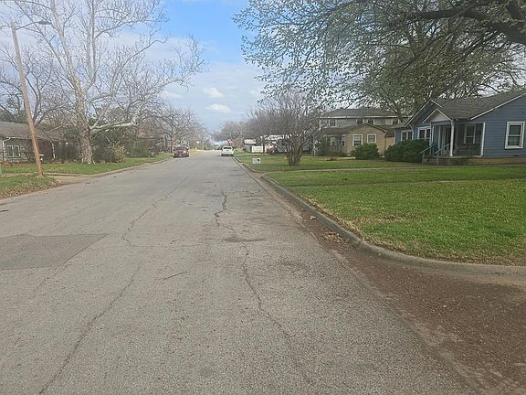 4th image of 912 Houston St