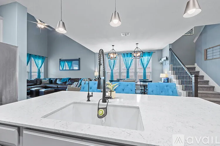 525 Compania Cv — Photo 11