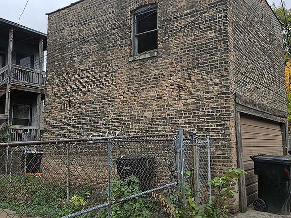 4th image of 1910 S Ridgeway Ave