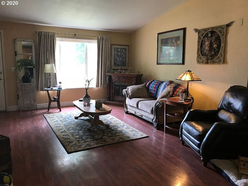 2nd image of 2518 Rosebay St