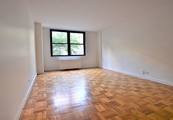 5th image of 333 E 49th St APT 1E
