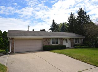 1607 N Pine St, Grafton, WI 53024