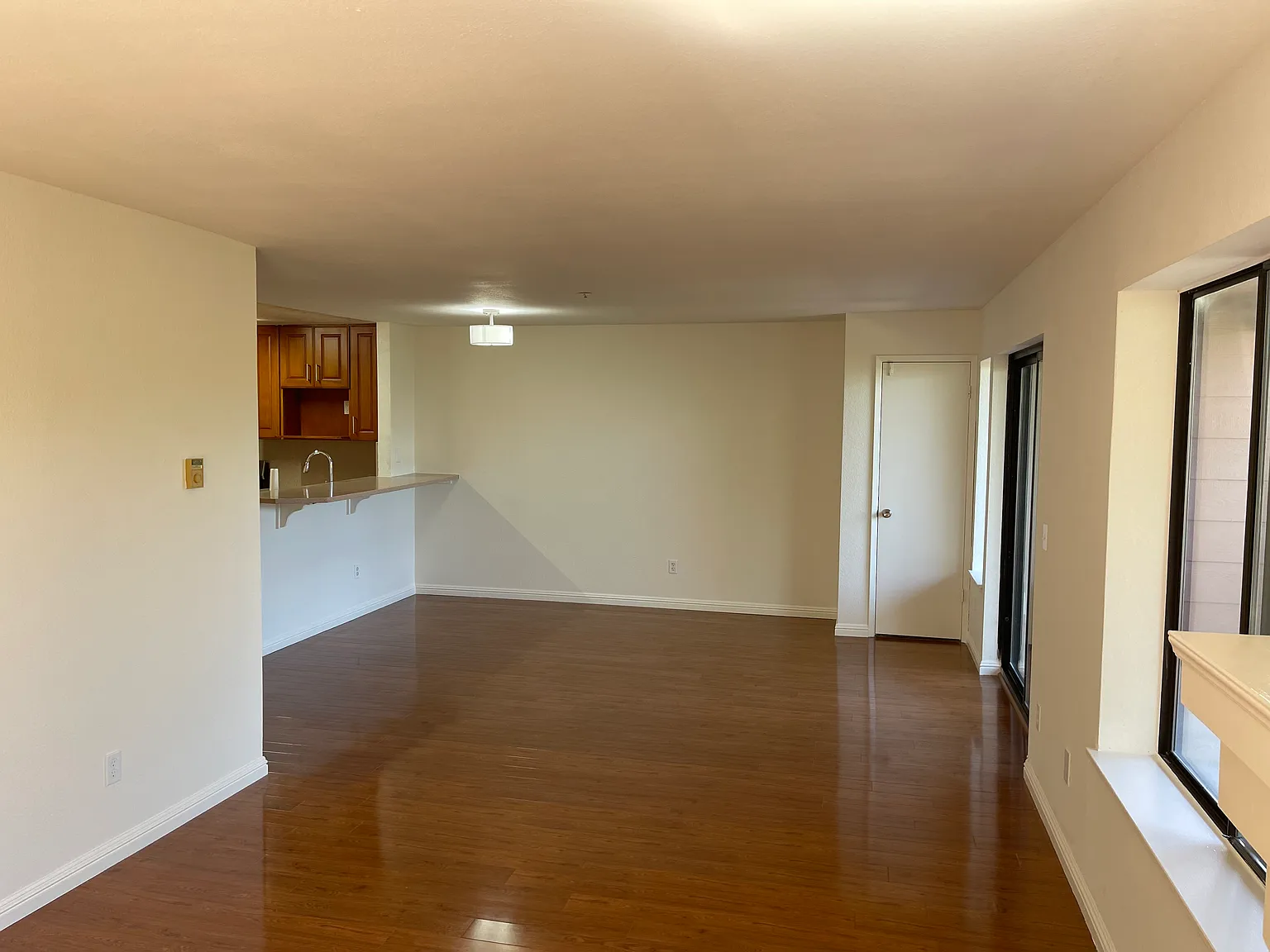 3 bed, 1254 sqft, $3,800 — Photo 4