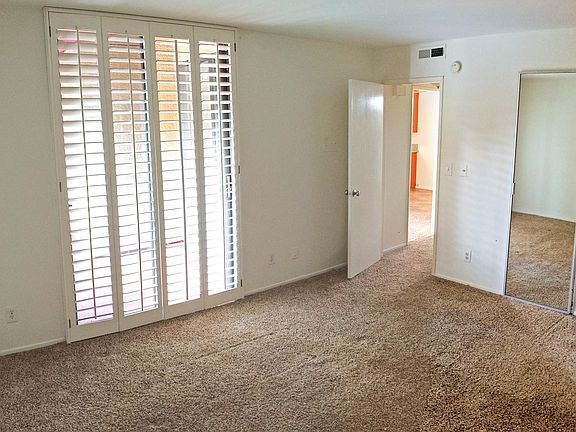 4th image of 11113 Moorpark St APT 203