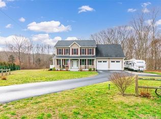 4 Tom Allyn Ct, Gales Ferry, CT 06335