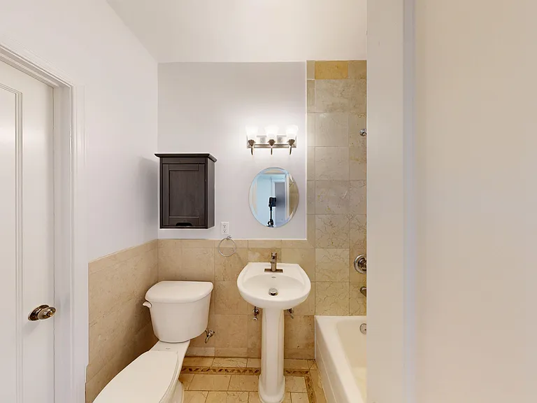 4540 California St — Photo 3