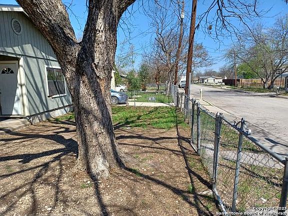 5th image of 455 N San Horacio Ave