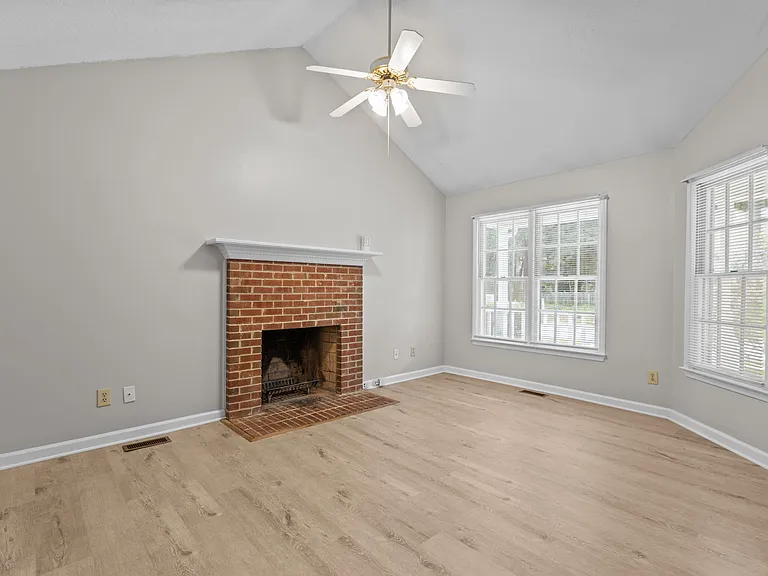 4504 Liverpool Ln — Photo 13