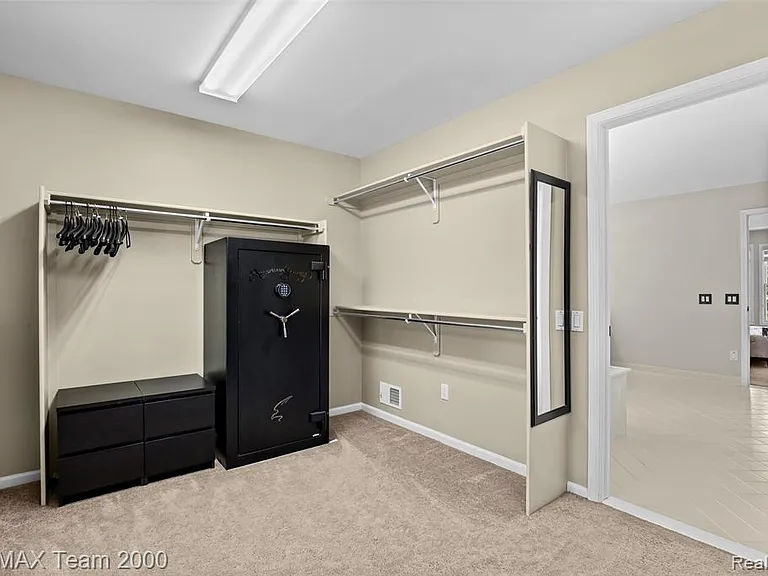 1248 Lasalle Rd — Photo 59