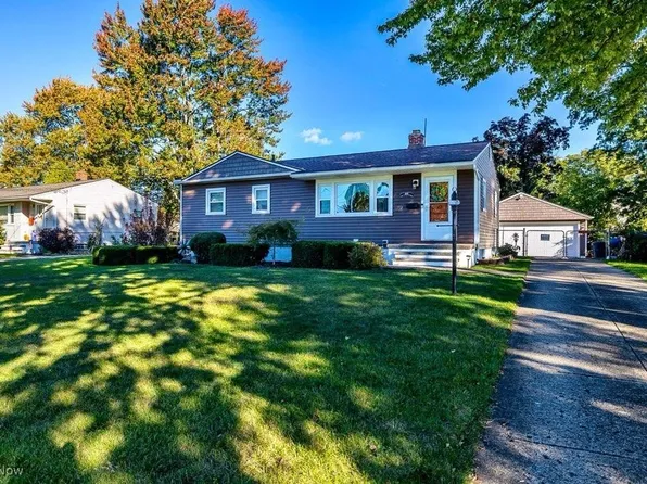 24252 Maria Ln, North Olmsted, OH 44070