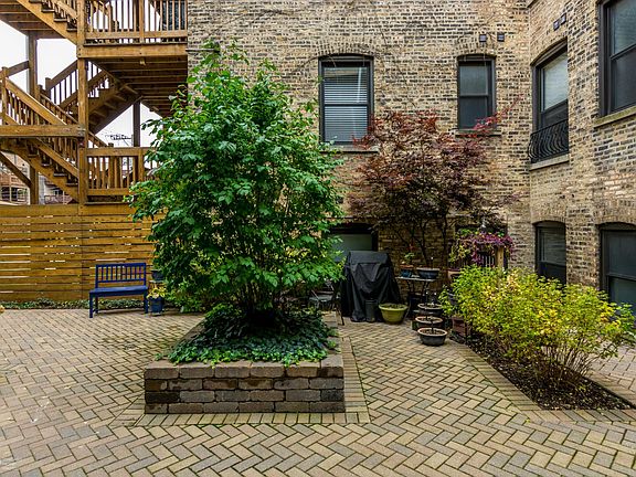 4th image of 5808 N Kenmore Ave #1