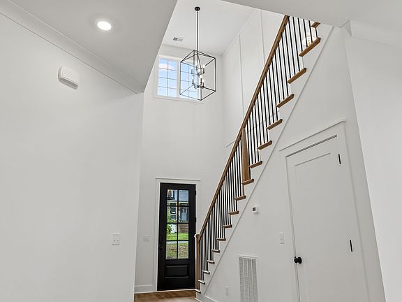 3rd image of 400 Lawrence St