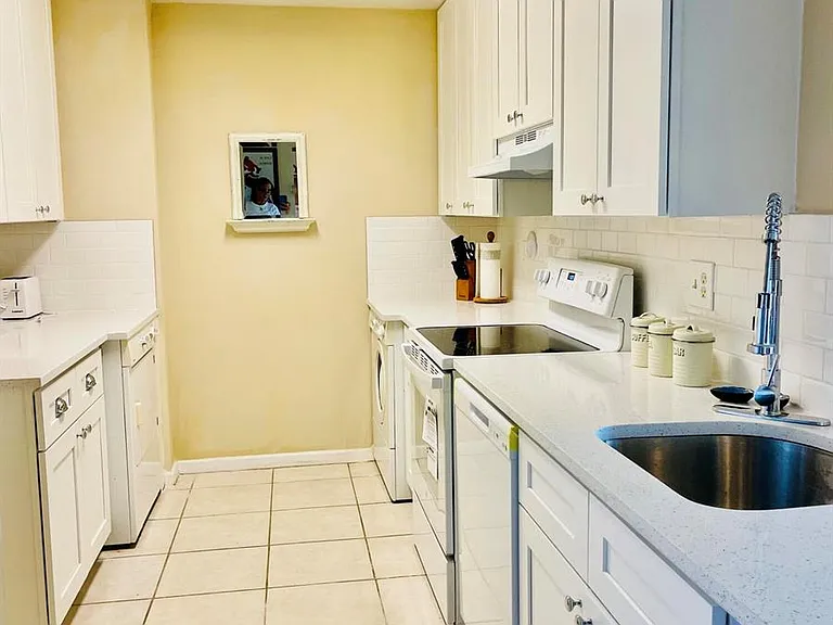 2060 Greenview Shores Blvd #303 — Photo 10