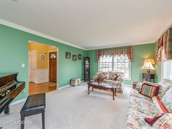 3rd image of 639 W Peregrine Dr