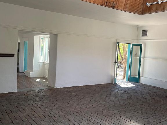 4th image of 319 S Railroad Ave