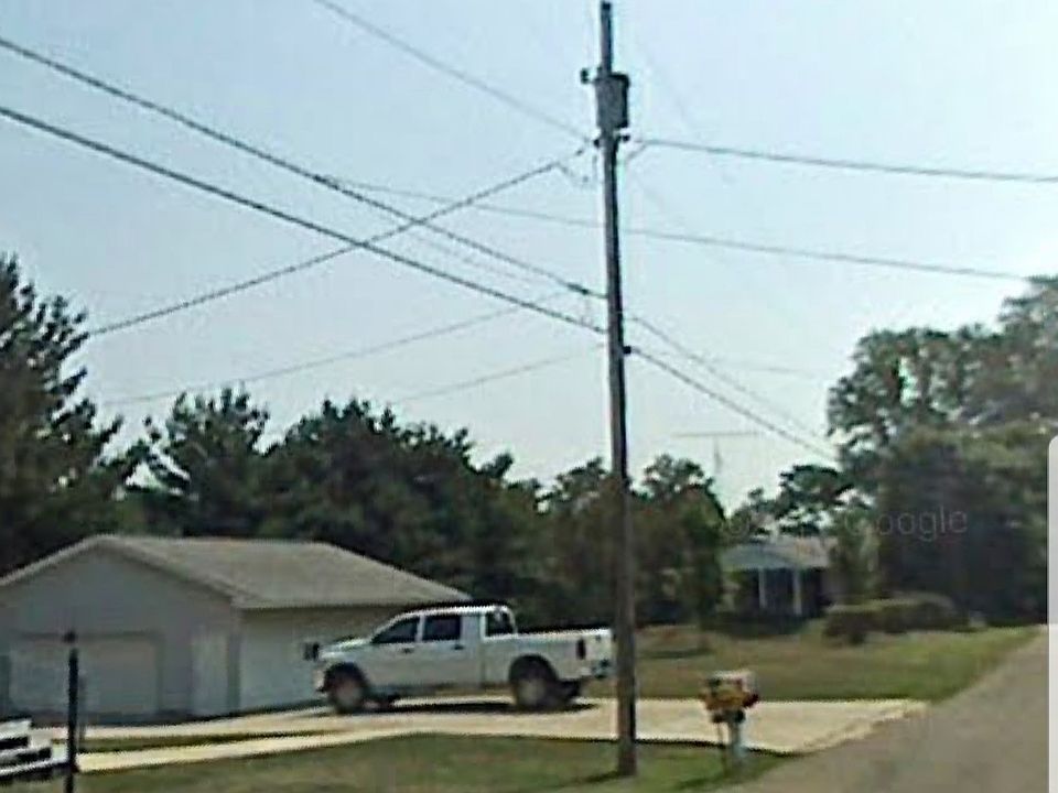 2nd image of 320 Greenbrier Cir