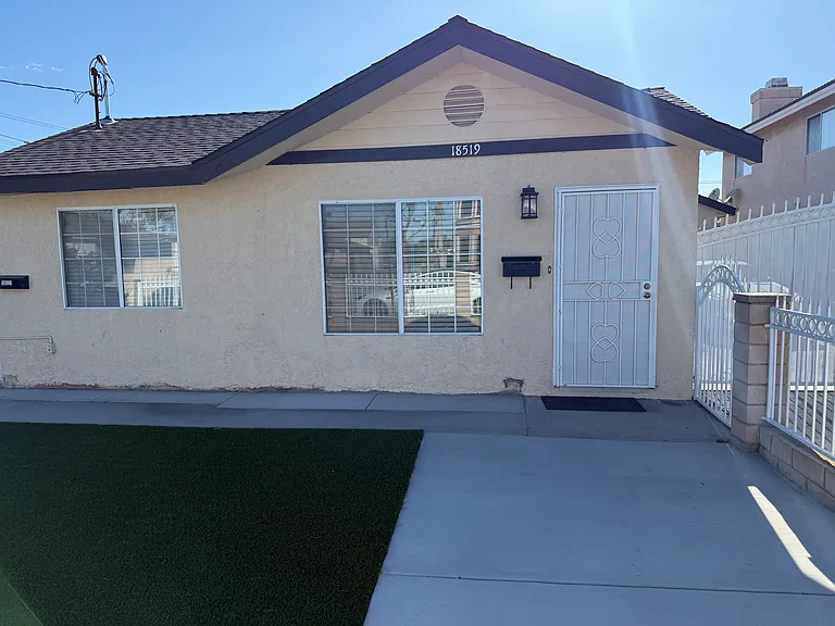 18519 Seine Ave — Photo 4