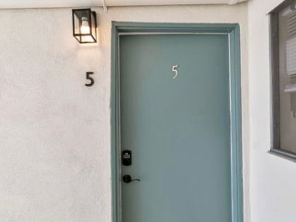 4th image of 605 Warwick Ave #617-2