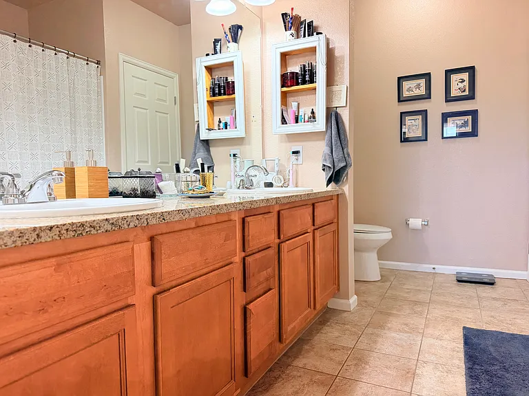 Main Full Bath with Duel Sinks, Granite Countertops and Large Tub